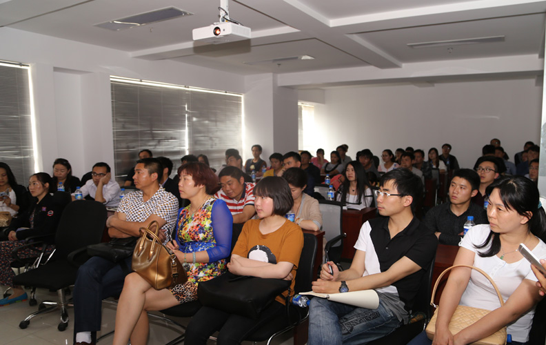 2015年4月18日，云南天度集團天貓?zhí)詫氝\營沙龍在云紡國際商廈A座18樓舉行，全國知名淘寶運營人士現(xiàn)場進行了分享和講解，數(shù)十名淘寶及天貓店主參加了本次沙龍，場面異?；鸨B走廊都坐滿了人