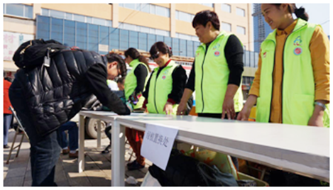 活動以“做好事做善事做志愿者”為主題，倡導(dǎo)節(jié)能減排、低碳出行、綠色出行的生活方式，鼓勵市民低碳出行。同時，在云紡的活動現(xiàn)場，昆明市青基會帶來了“一家衣等于愛”衣服回收箱，市民將廢舊的衣服投放到箱內(nèi)，志愿者送上一盆綠色植物或者一本圖書。